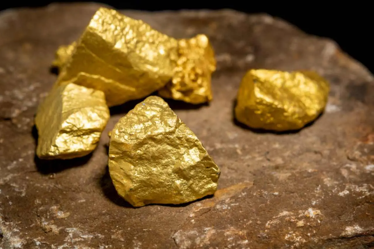 Il prezzo dell’oro sta salendo alle stelle: cosa significa per la tua economia e i tuoi risparmi?