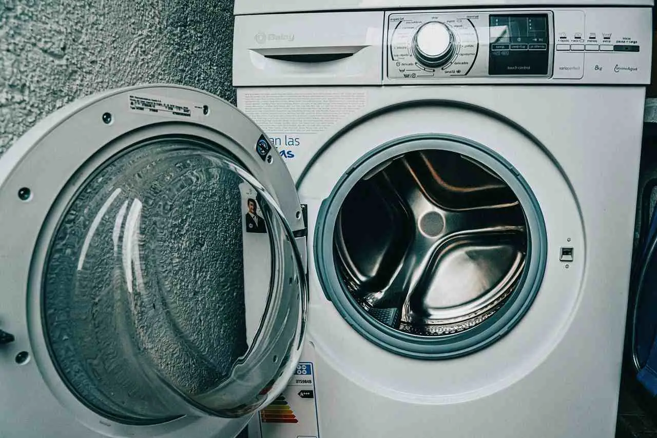 Non lavare in lavatrice: ecco il simbolo ignorato che sta rovinando i tuoi vestiti