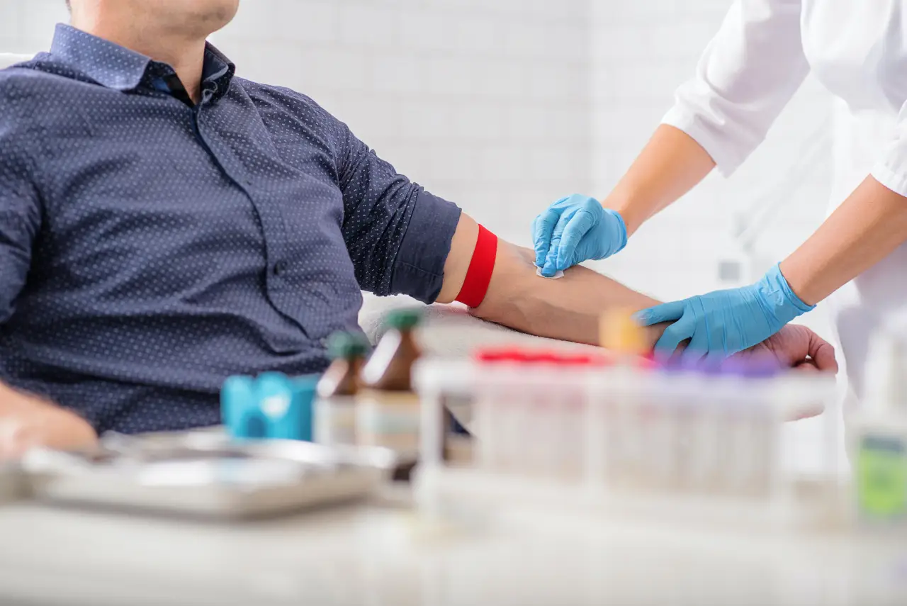 Esami del sangue: ecco quanto costa davvero il ticket e come fare per non pagarlo