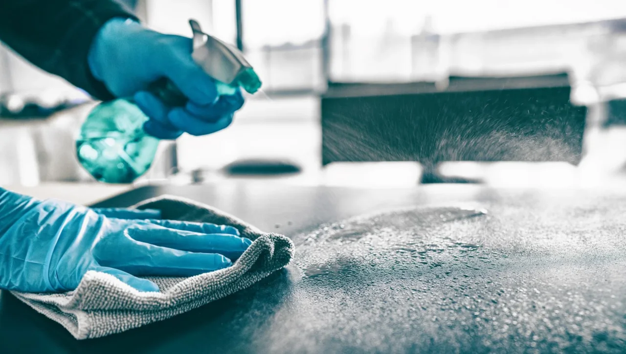 Sanificare o disinfettare? Ecco l’errore che fanno tutti quando puliscono