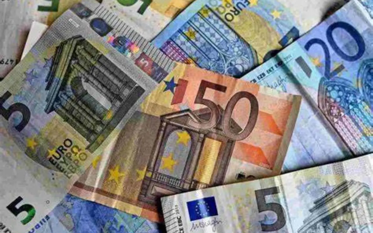 Il metodo segreto usato dai ricchi per gestire i soldi: ecco la regola del 10/20