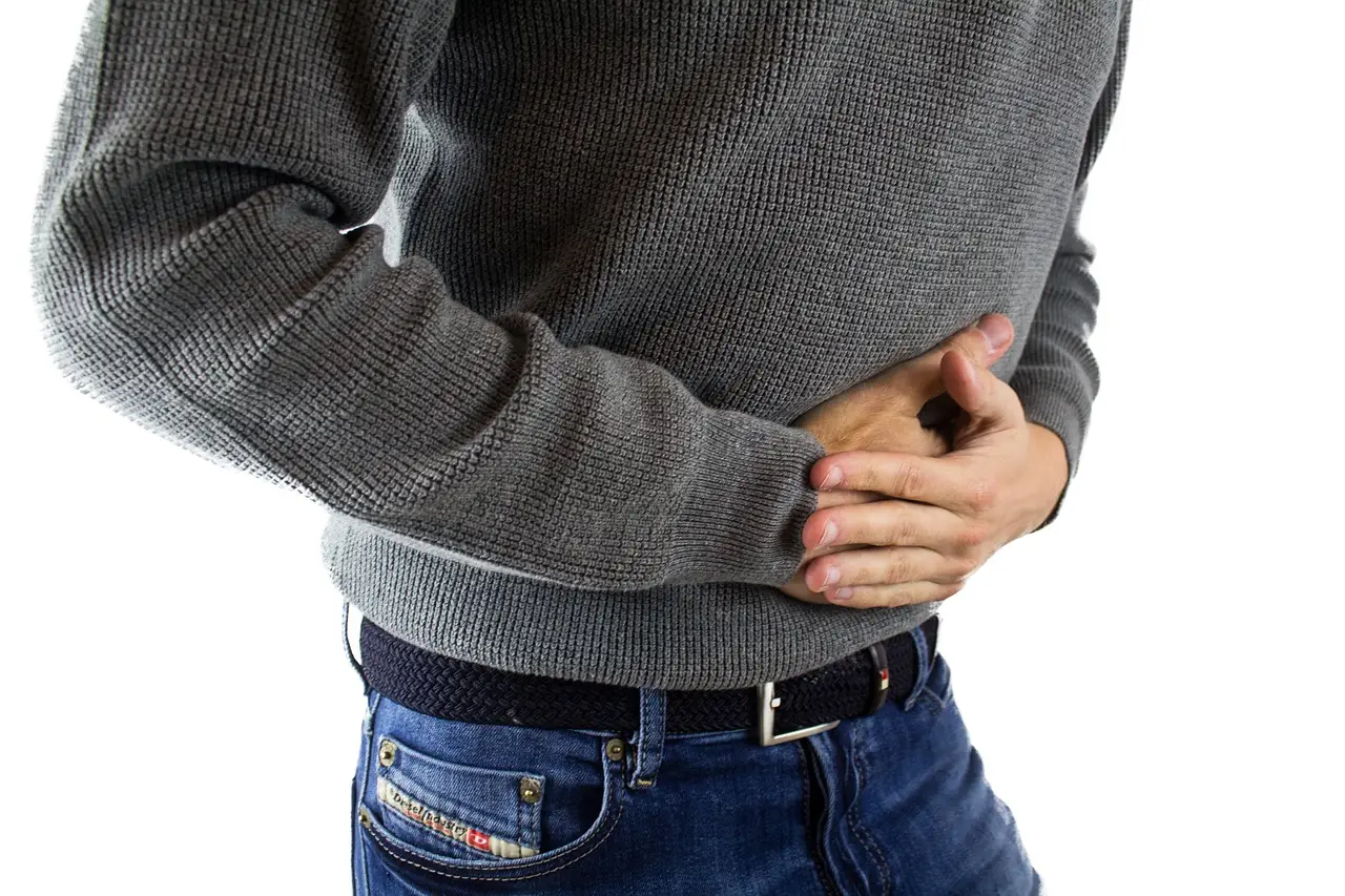 Attenzione a questo blocco intestinale: ecco cosa può causare un “tappo” pericoloso e i sintomi